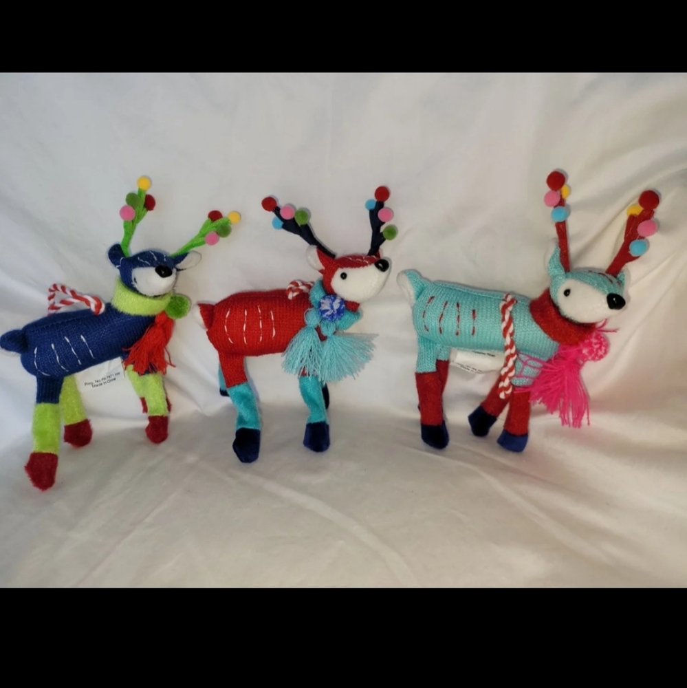 Beautiful Handmade Knit & Decorated Fabric Reindeer Ornaments Set of 3 7in. NWT